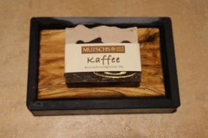 Dies ist ein Foto von einer braunen Körperseife Kaffee der Firma Mutschs