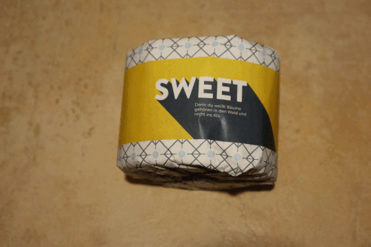 Dies ist ein Foto von einer Toilettenpapierrolle Sweet der Firma Snyce